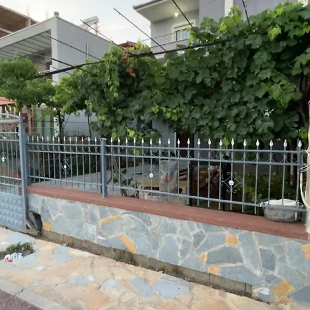 Pere Pogradec
